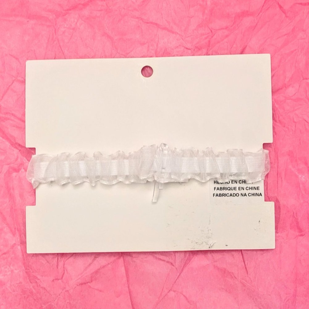 David's Bridal White Wedding Garter - Picture 4 of 4